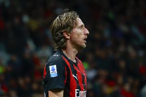 晚邮报：莫德里奇在圣西罗有一个包厢，用来招待亲朋好友